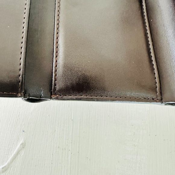 Tumi Crafted from leather, this refined and durable tri-fold wallet offers super - Picture 13 of 13